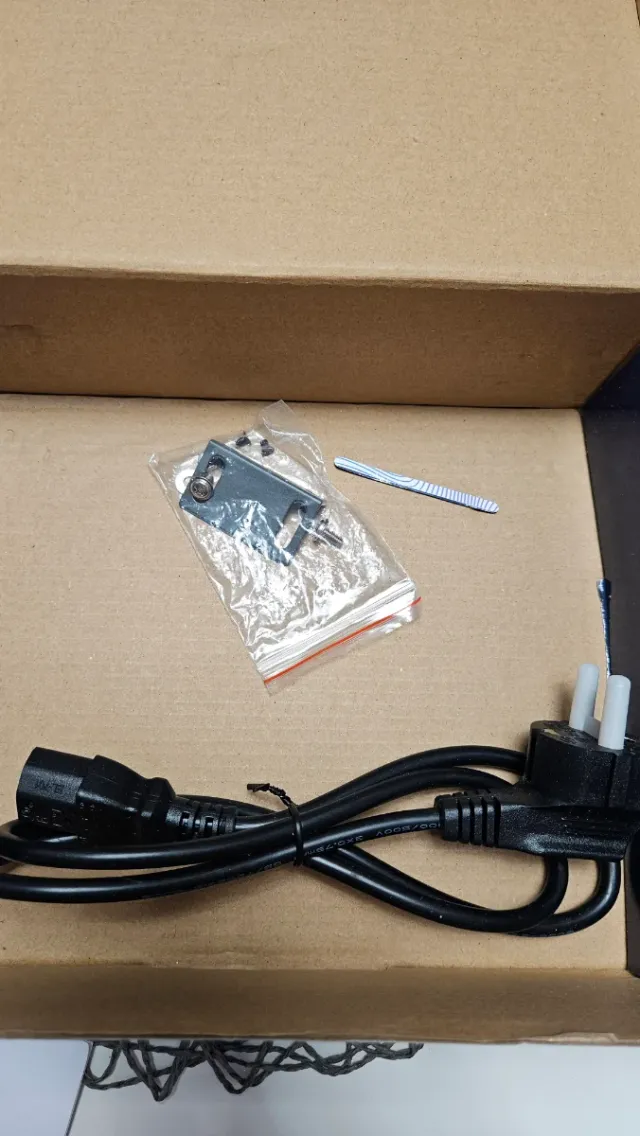 Yuanley 8-Port Gigabit PoE Switch