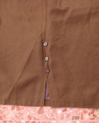 Falda marrón botones