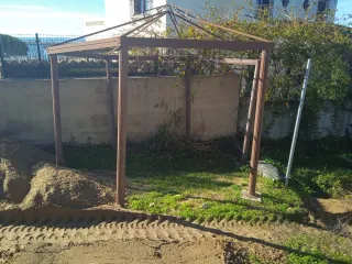 Pergola in alluminio marrone e argento