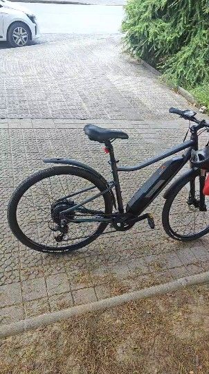 Bicicleta Eléctrica Negra todo esta en perfection