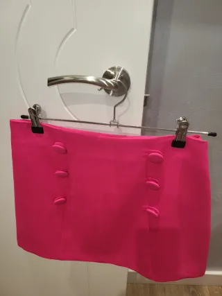 Falda Zara fucsia botones