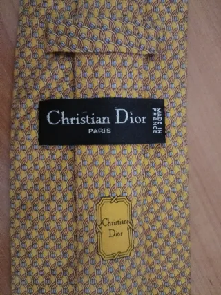 Corbata Christian Dior,100% Seda hecha en Francia.