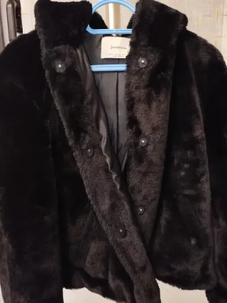 Abrigo pelo sintético mujer negro