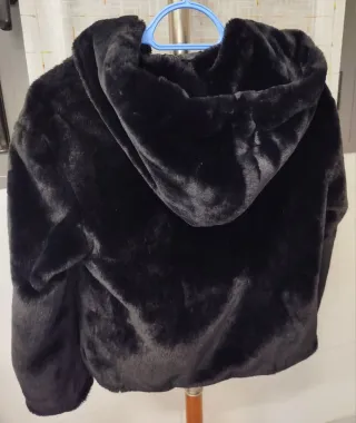 Abrigo pelo sintético mujer negro