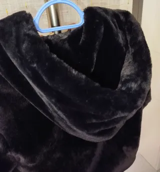 Abrigo pelo sintético mujer negro