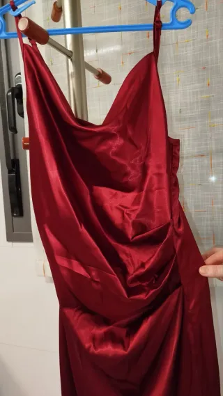 Vestido satén tirantes mujer color burdeos