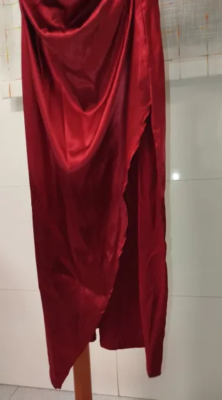 Vestido satén tirantes mujer color burdeos