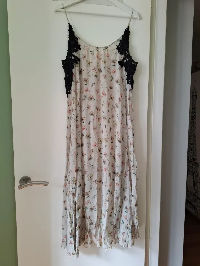 Vestido floral Zara