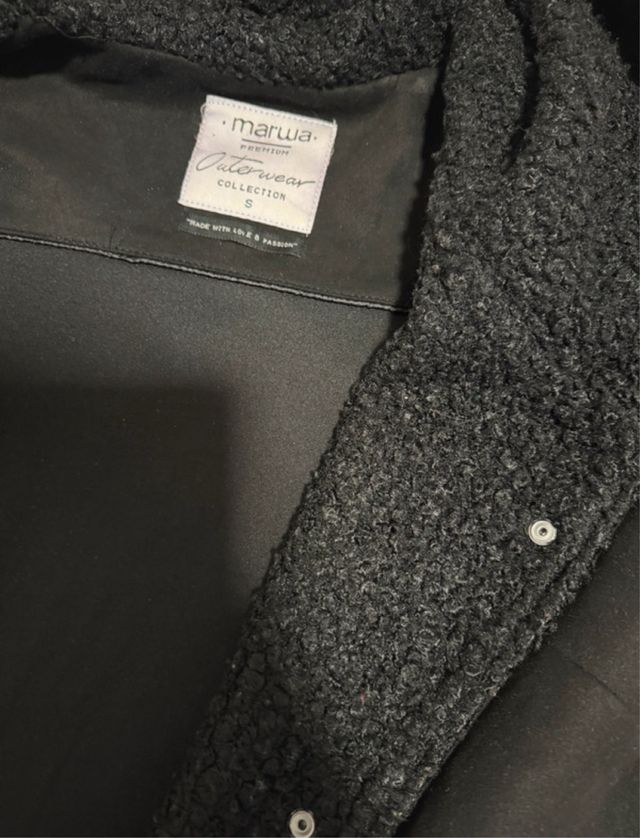 Abrigo negro con capucha borreguito Talla S