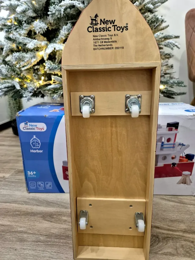 Barco de contenedores de madera