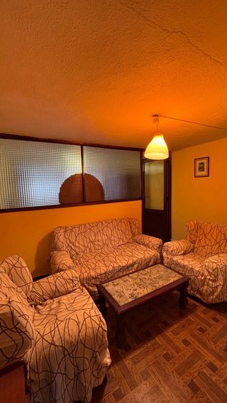 Pack de sofá, sillones y mesa de centro.