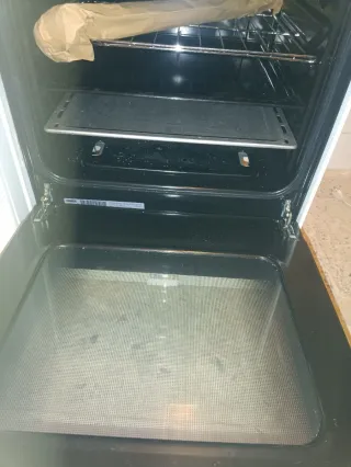 Cocina y horno de gas color blanco