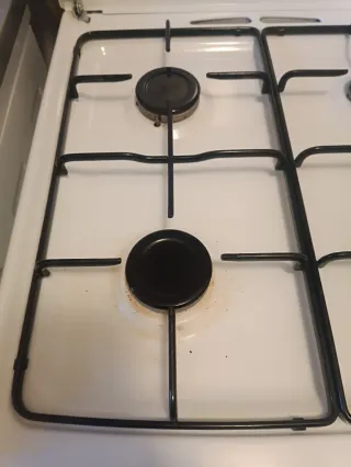 Cocina y horno de gas color blanco