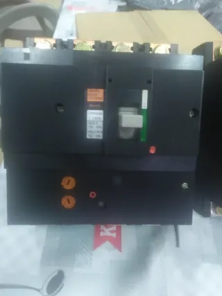 Interruptor Automático 4 Polos 250A