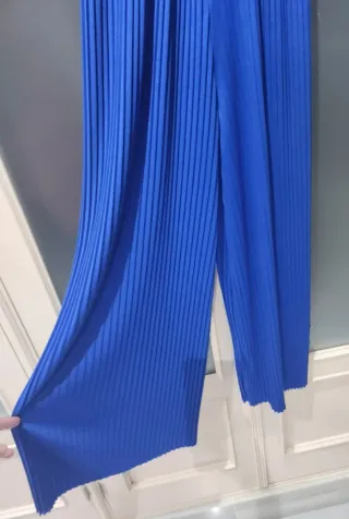 Mono azul de fiesta plisado