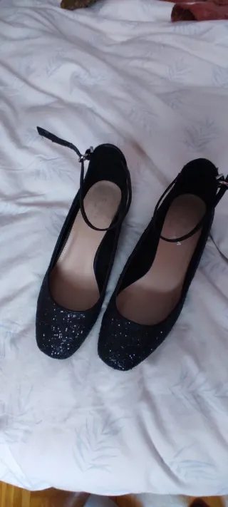 Zapatos de fiesta negros con purpurina