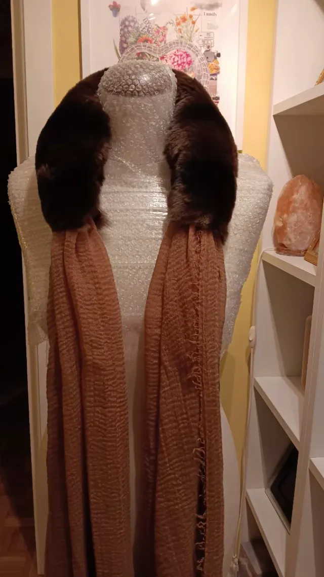 Cuello de piel natural marrón