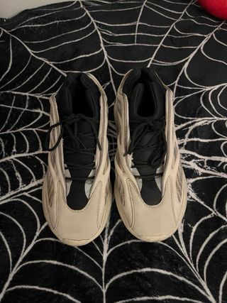 Adidas Yeezy 700 V3