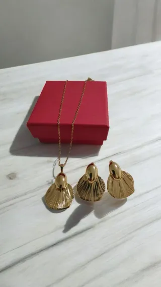 Conjunto de Joyas Doradas