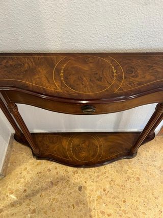 Recibidor de madera antiguo