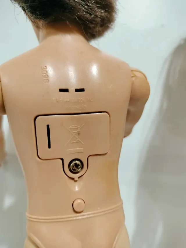 Ken 1968 sonoro (pulsante dietro la schiena)