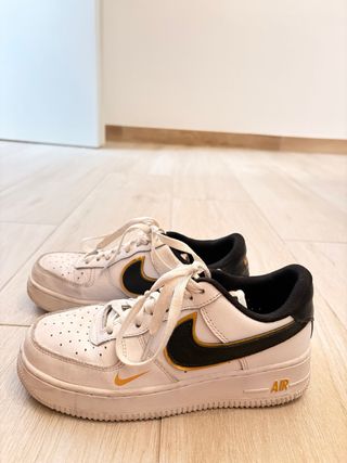 Nike Air Force 1 Blancas y Doradas