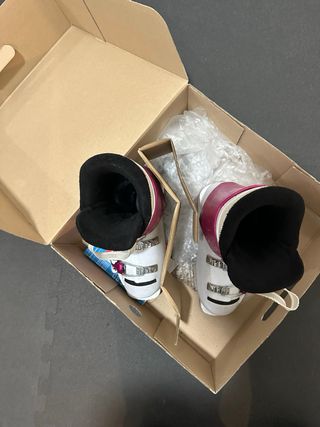 Esquís botas y bastones infantiles niños niña