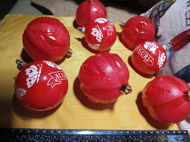 Palline natale rosse come descrizione