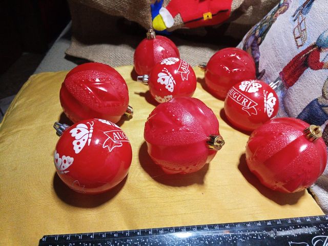 Palline natale rosse come descrizione