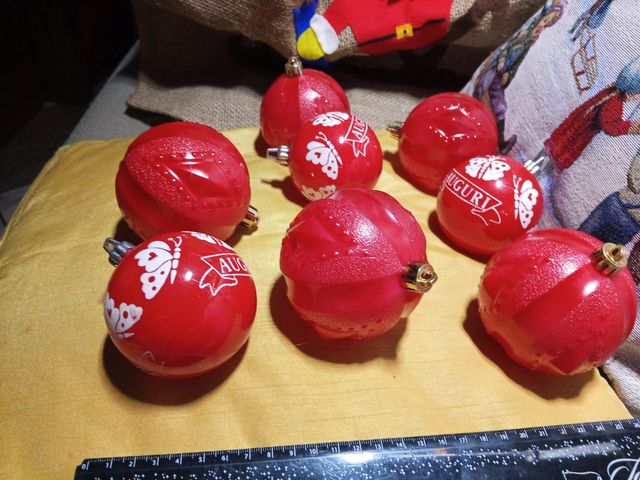 Palline natale rosse come descrizione