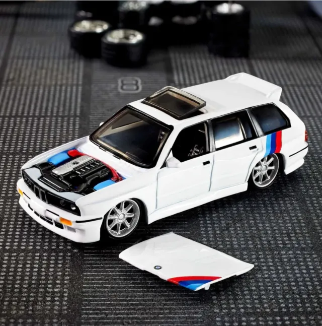 Hot Wheels Elite 64 BMW 318i Touring