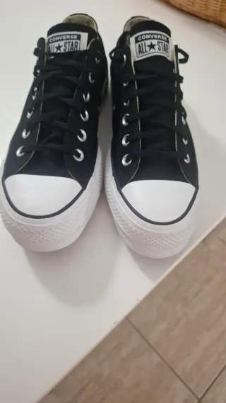 Zapatillas Converse Negras y Blancas