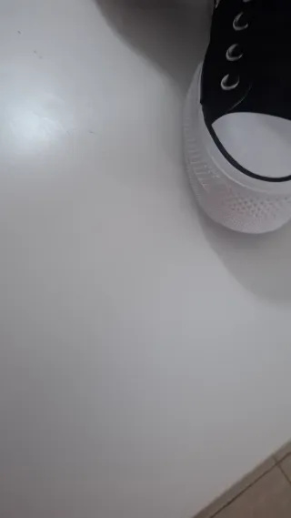 Zapatillas Converse Negras y Blancas