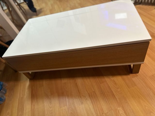 Mesa de centro blanca perlada, regulable altura.