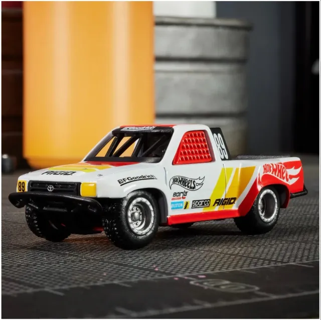Hot Wheels Elite 64 1989 Toyota HiLux