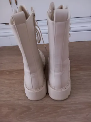 Botas militares Moon Boot blanco roto