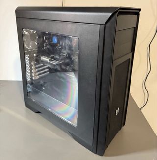 PC Gaming Negro con Ventana