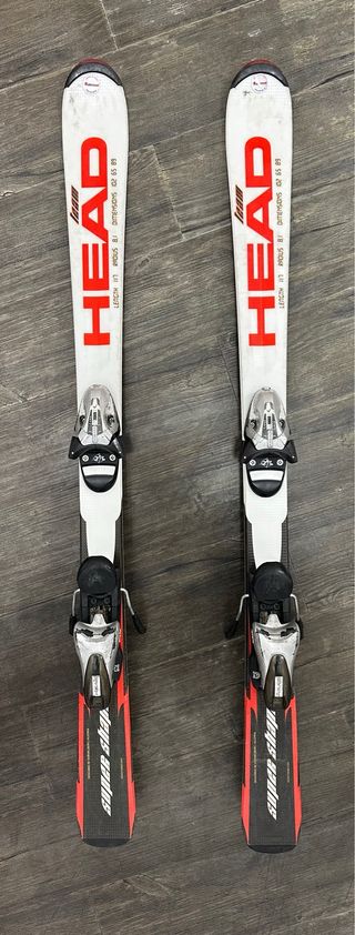 Esquís botas y bastones para niños