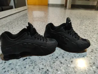 Zapatillas Nike Shox R4  Negras Unisex