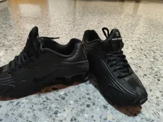 Zapatillas Nike Shox R4  Negras Unisex