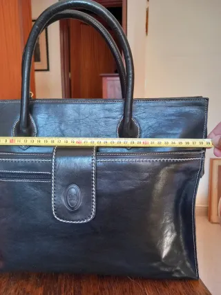 Bolso de piel negro