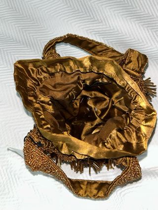 Bolso de mano con abalorios