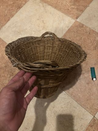 Cesta de mimbre artesanal