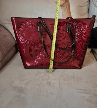 Borsa a spalla grande in vernice borgogna elegante