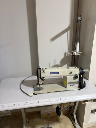 Máquina de coser industrial Venus