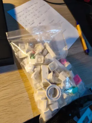 Teclas Mecánicas Blancas y Multicolor