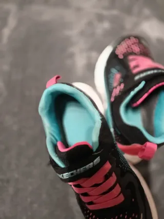 Deportivas Skechers waterproof niña talla 29