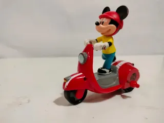 Topolino vintage su moto Disney Store london