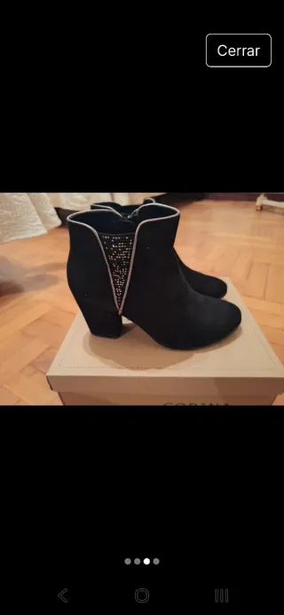 Botines negros con detalles brillantes