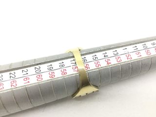 anillo oro 18k con piedra con circonita